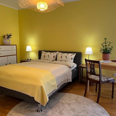 Privatunterkunft Kleiner Balkon In Muenchen West Экстерьер фото
