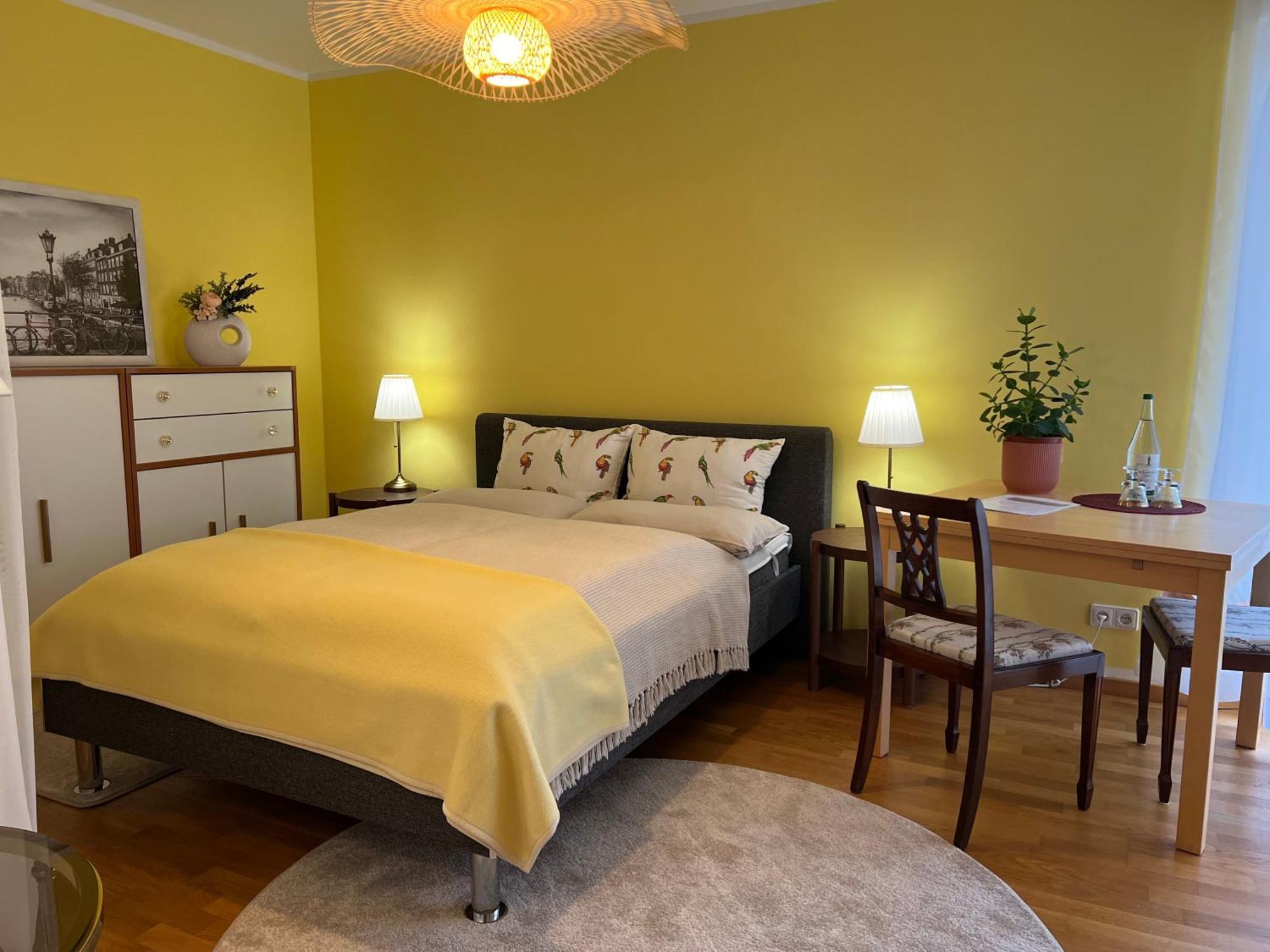 Privatunterkunft Kleiner Balkon In Muenchen West Экстерьер фото