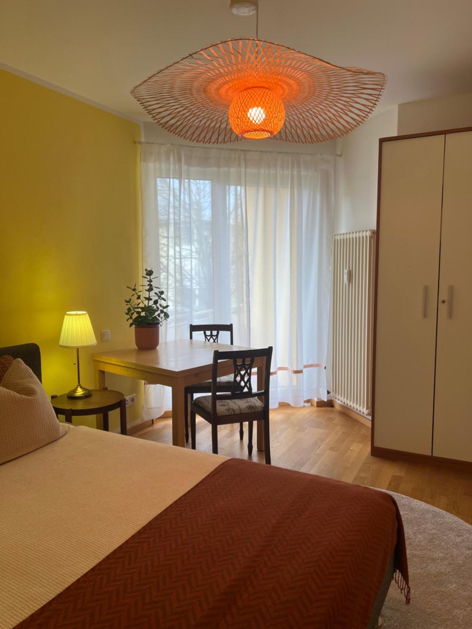 Privatunterkunft Kleiner Balkon In Muenchen West Экстерьер фото